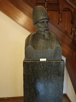 Bust Ion IC Bratianu Vila Florica photo Denis Grigorescu jpg