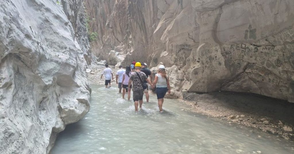 "Hidden Valley", the splendid area in Turkey, where few tourists dare to go. Dangerous trail leads to a secret waterfall: "We see a lot of accidents"