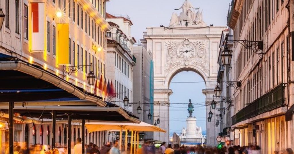 Journalistic investigation: Lisbon discriminates against tourists. Locals enjoy secret discounts