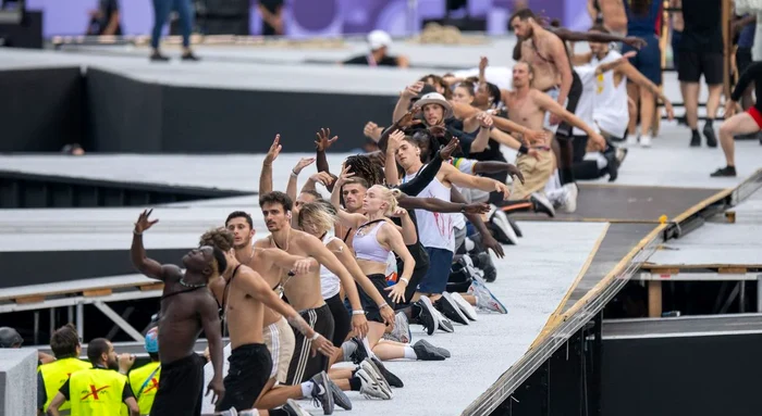 Last preparations before the start of the closing ceremony. Photo Raed Krisan/ GSP.ro 
