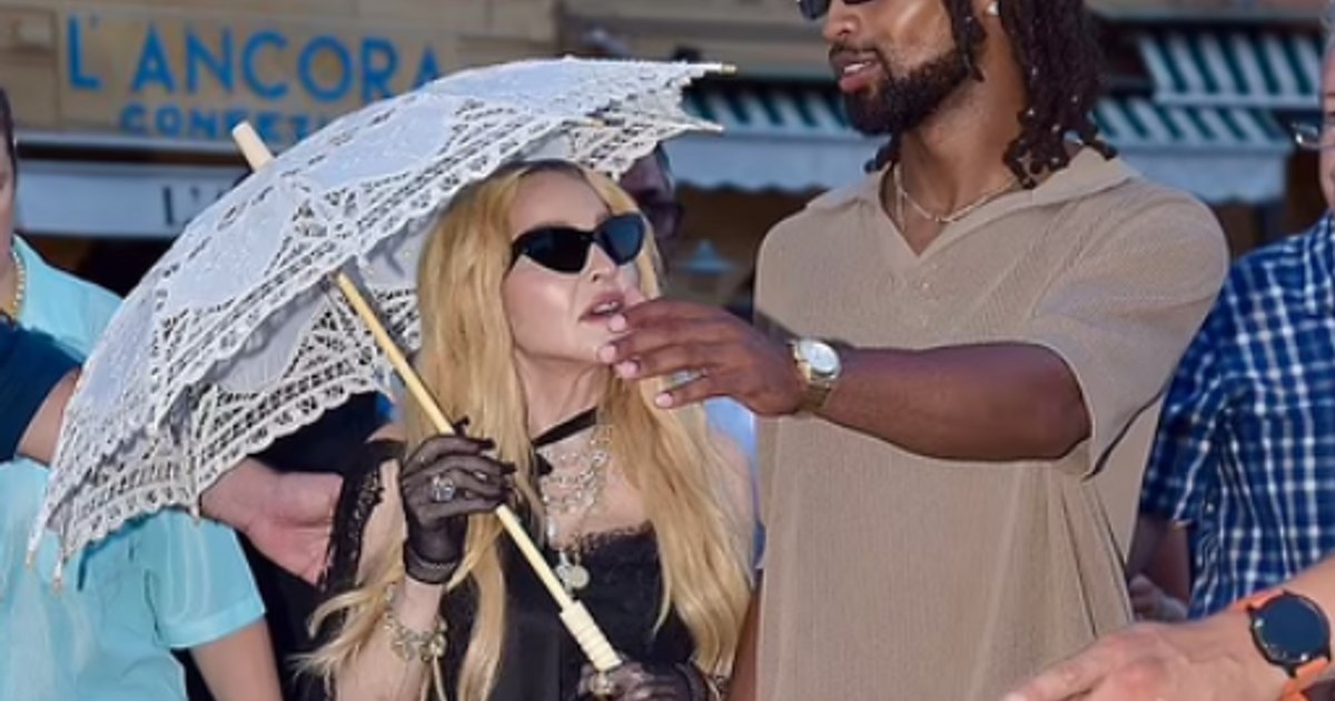 Madonna has a new boyfriend: who is Akeem Morris, 36 years younger. Walked around Portofino with him before his 66th birthday