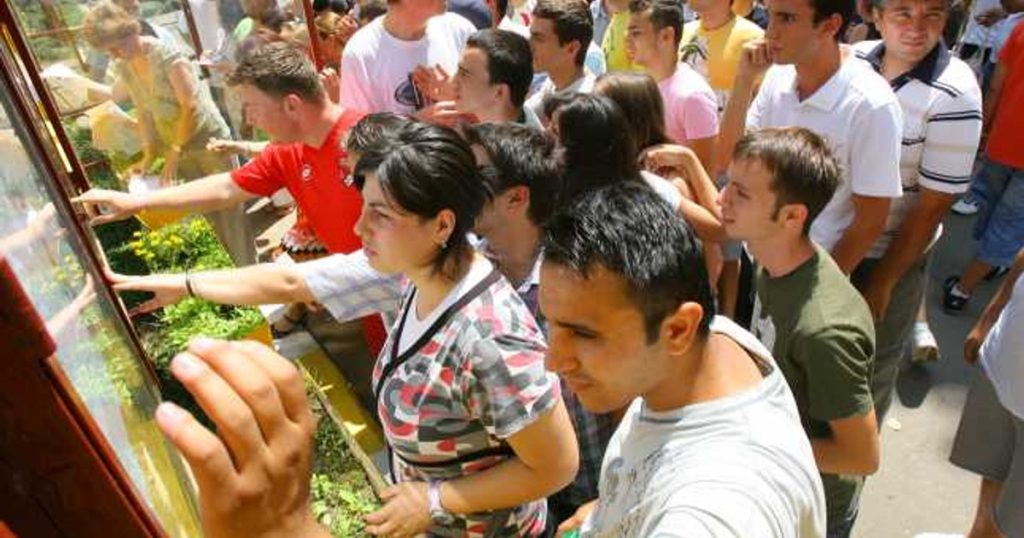 News for students. They will have the opportunity to see their work before challenging their Baccalaureate and National Assessment grades