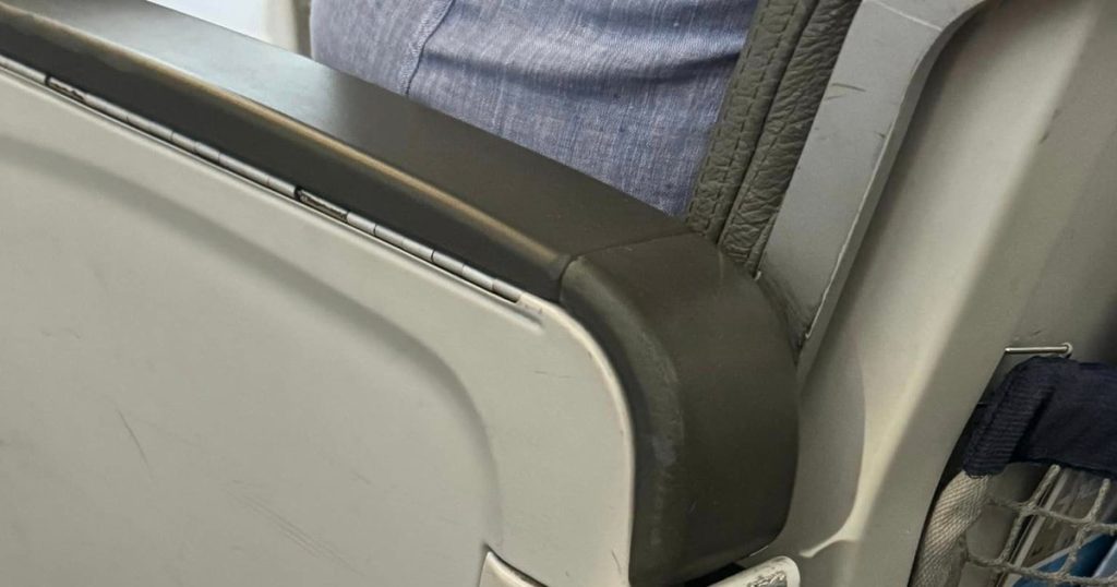 Paul Anghel, outraged by the way airplanes look: "You can dress in a work overall to not get your clothes dirty or torn"