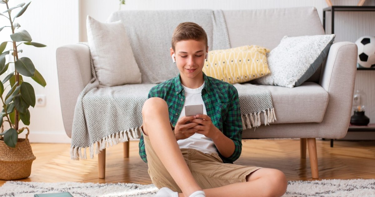 Romanian high school students can study in the USA for one year, free of charge. Conditions and registration form