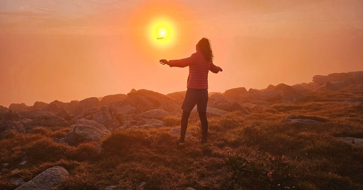 Spectacular optical phenomenon captured in Retezat. The fantastic sunset, under the spell of the Gloria Effect PHOTO