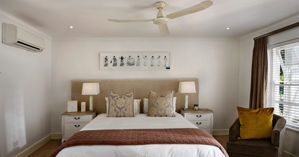 The plight of a Romanian tourist made to pay hundreds of euros for cleaning at a reservation in Turkey, although he refused accommodation