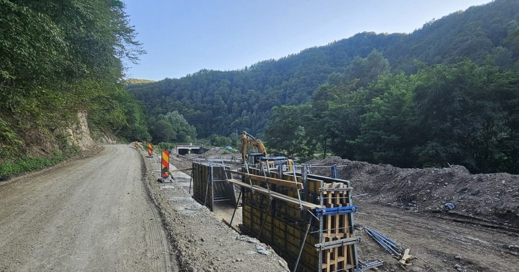 The roads leading to the land of the Dacian fortresses are modernized.  The impressive places on the trails in the mountains VIDEO