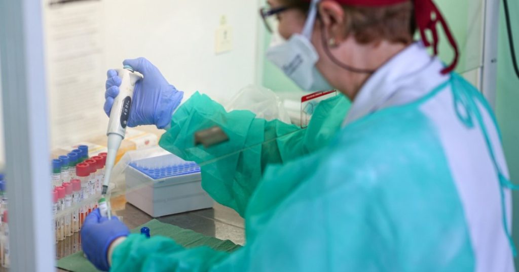 The summer COVID puts more and more Romanians in hospitals.  The whole world, waiting for the next vaccine