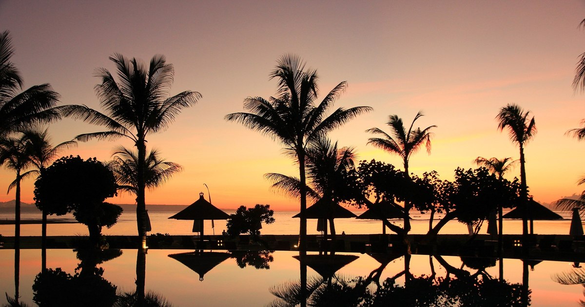 The trap that more and more Romanians fall into when they pay for their vacation.  "That's official procedure!"