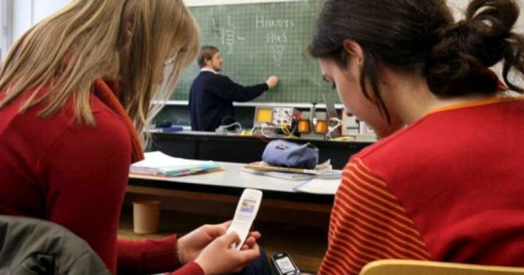 Why won't teachers confiscate students' cell phones. A parent explains: "It's complicated"