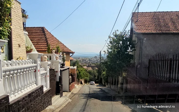 The road to Gate 1 of the Deva Citadel. Photo: Daniel Guță. TRUTH