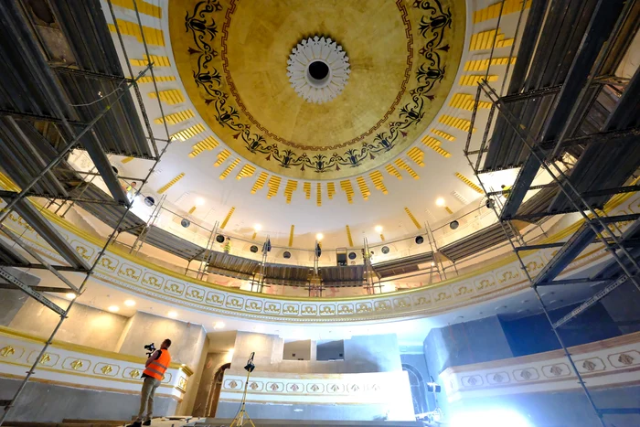 The ceiling of the performance hall PHOTO Doina Federovici