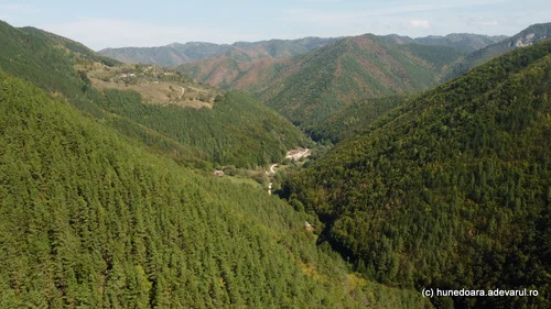 Valea Luncani Cioclovina Photo Daniel Guță THE TRUTH (12) JPG