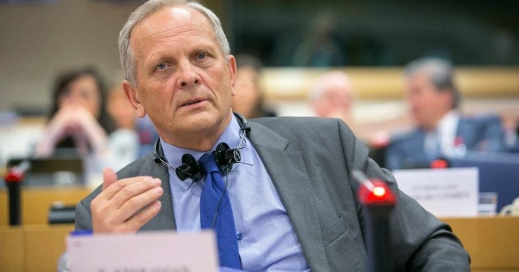 A former PNL president, advice to Iohannis. "The President of Romania should no longer interfere in political battles"