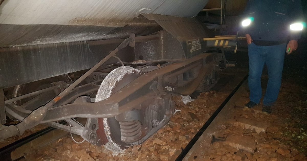A freight train derailed on Sunday evening in Turceni station. The circulation of passenger trains is affected