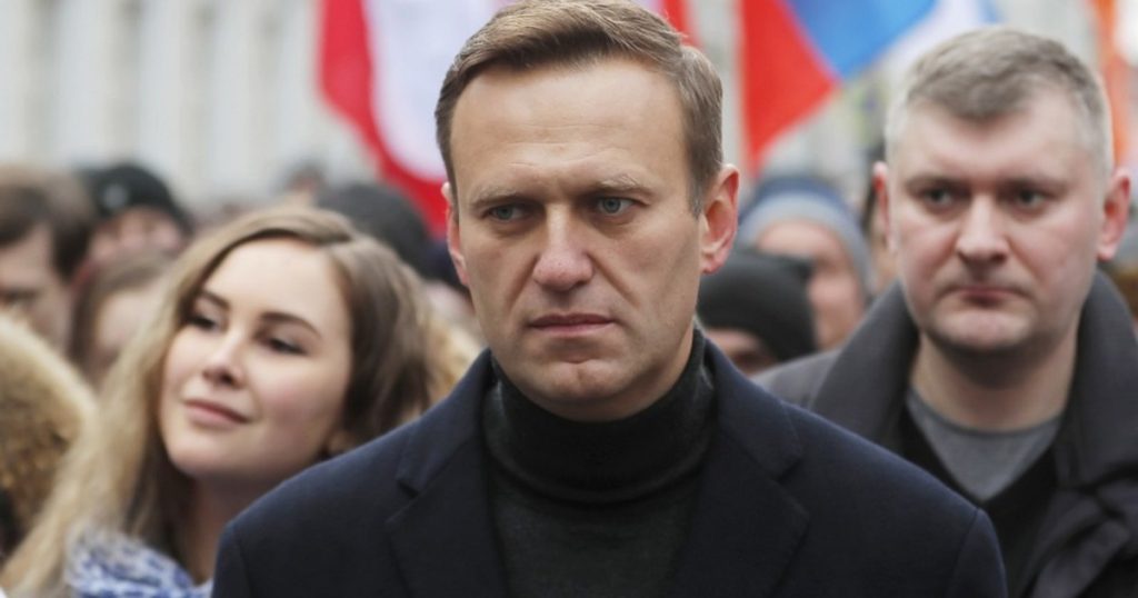Aleksei Navalny's memoirs will be published this fall. What is the date of appearance in Romania
