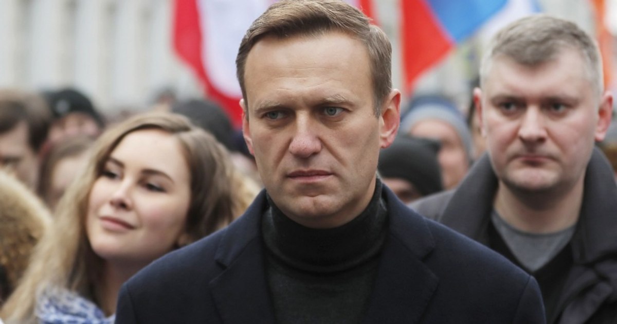 Aleksei Navalny's memoirs will be published this fall. What is the date of appearance in Romania