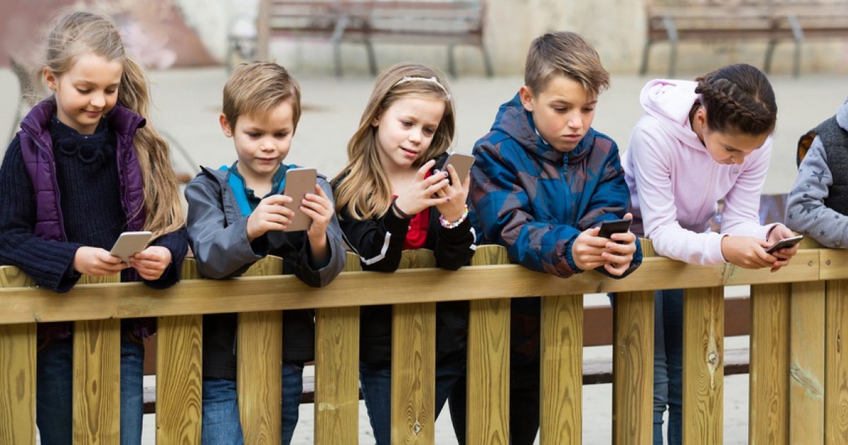 Schools are preparing intensively to enforce the law banning mobile phones in class