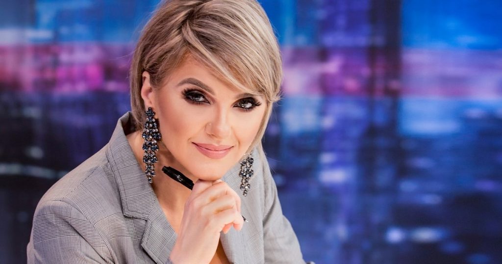 Silvia Ioniță leaves the Kanal D News lectern. The presenter's message: "Wish me well and see you soon in good health!"