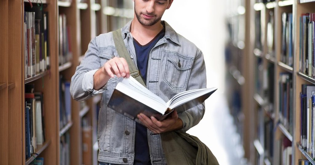 Student abroad, the big challenge. Psychologist: "We are often taught at school and in the family that we are unique and special"