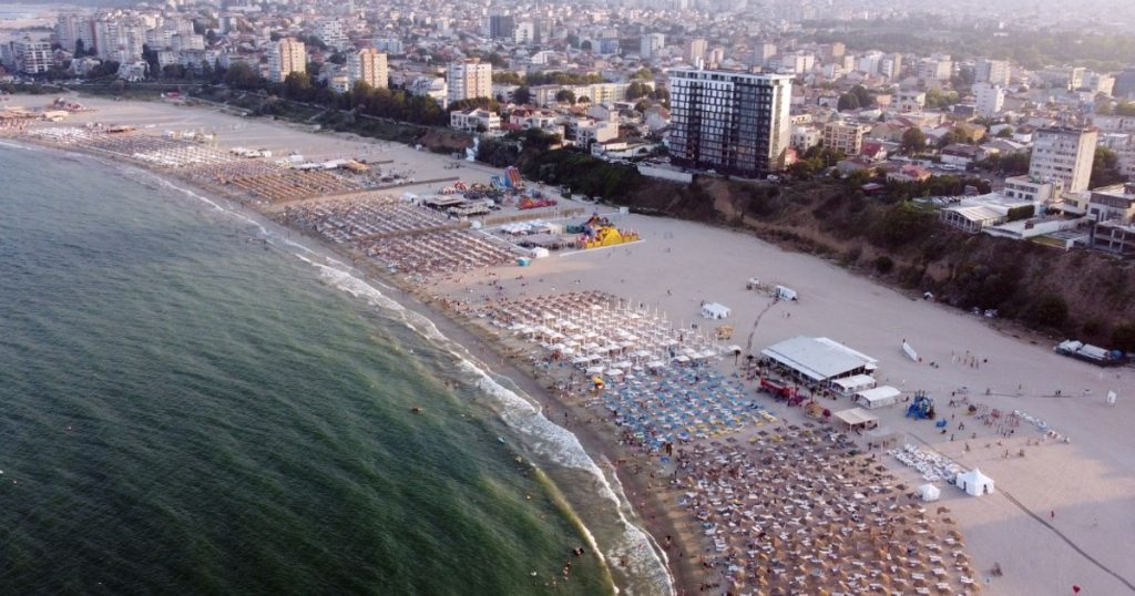 The Romanian tourist spends 8 billion euros abroad and 2 billion at home. Voican: Romania's country brand is "no name"