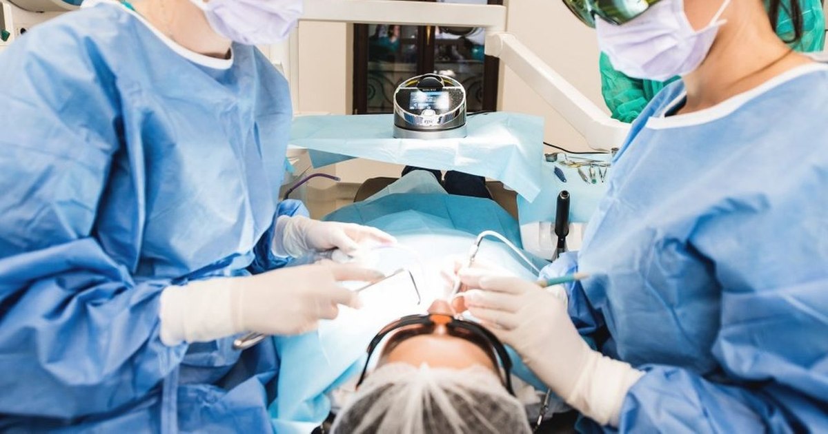 The dental implant and the fees that scare us so that we postpone the intervention