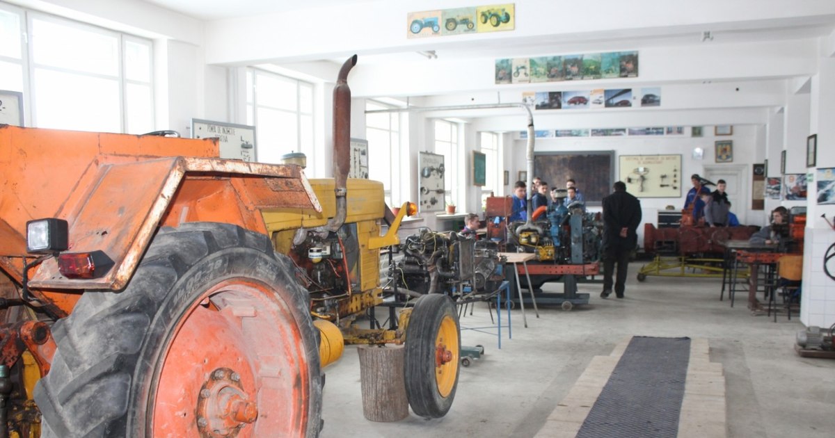 The sacrificed generations. The incredible consequences of the closure of arts and crafts schools