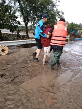 saved people galati floods PHOTO ISU GALATI jpg