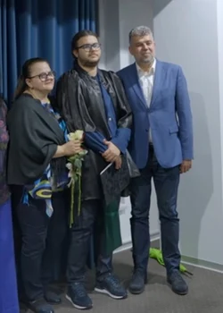 Marcel Ciolacu with his family Photo: Video capture Instagram jpg