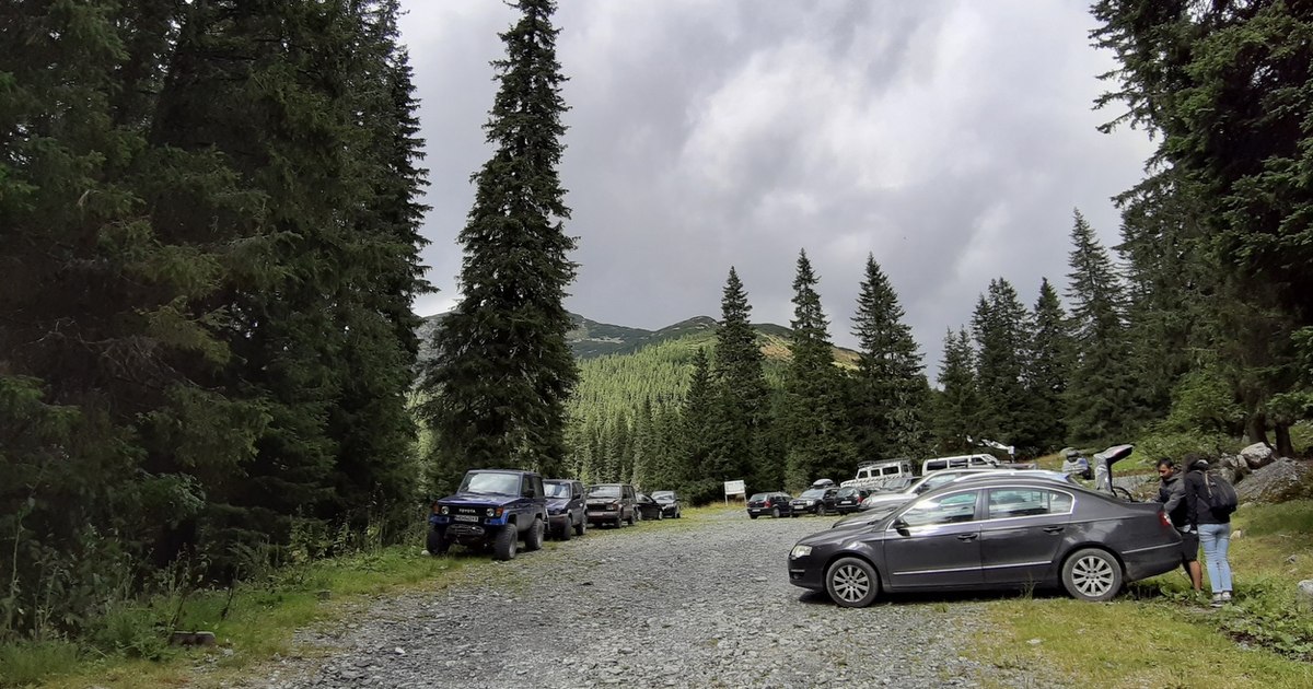 Video Popular road in Retezat National Park, closed for repairs. How can tourists reach Poiana Pelegii from the reserve