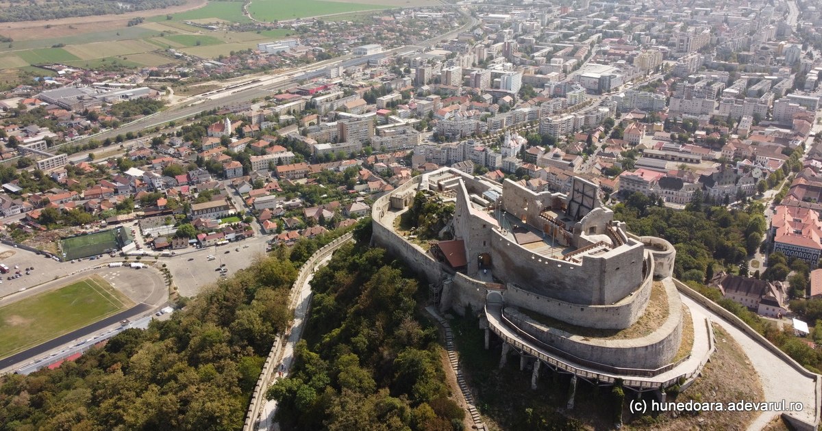 Video The spectacular medieval fortress in the west is losing its tourists. New four million euro cable car, on hubs