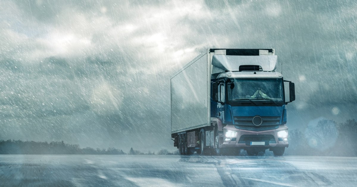 Video Torrential rain on A3 Bucharest - Brasov. Danger of aquaplaning due to large amounts of water on the road