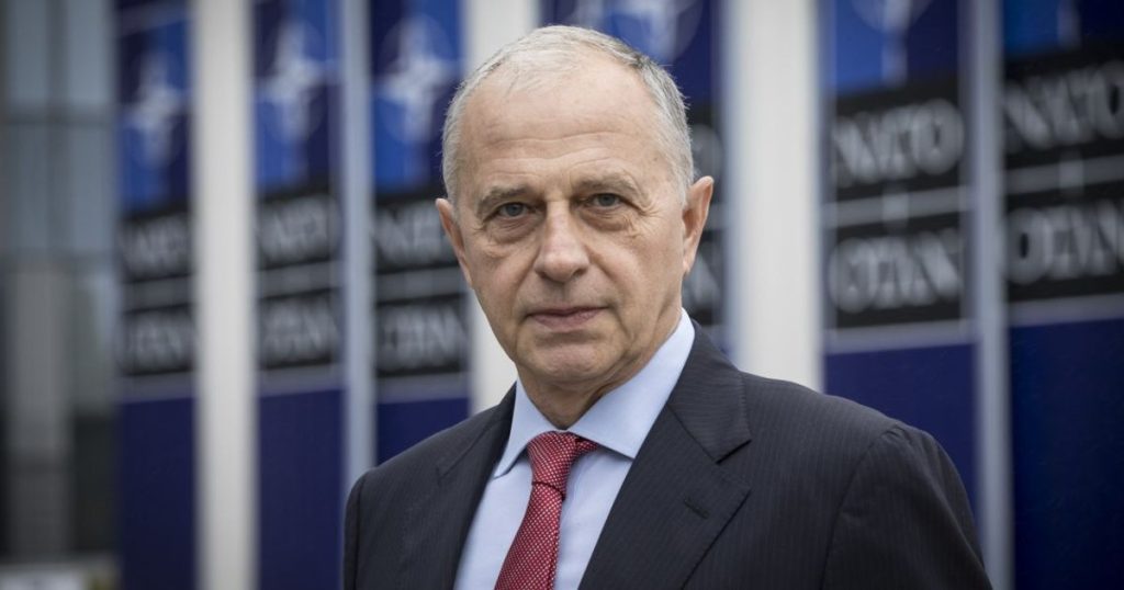 Who would Geoană prefer as a rival, if he reaches the second round: "With him it would be more comfortable, with the USR candidate it would be more competitive"