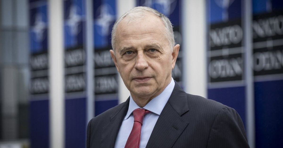 Who would Geoană prefer as a rival, if he reaches the second round: "With him it would be more comfortable, with the USR candidate it would be more competitive"