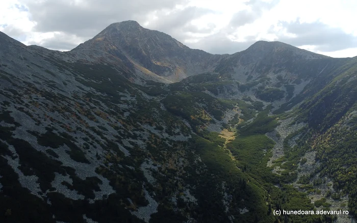 Retezat Peak. Photo: Daniel Guță. TRUTH