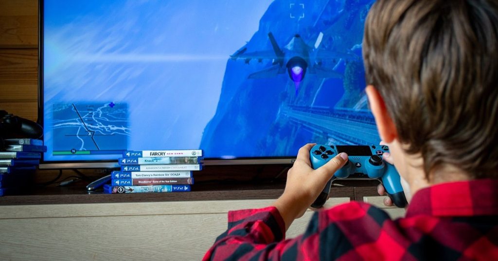 It can also be done here. A teacher teaches History with the help of a video game