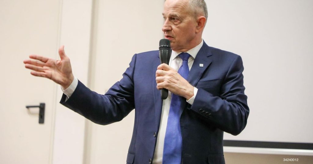 Mircea Geoană answers how he became a diplomat in the Ministry of Foreign Affairs. "No dad helped me"