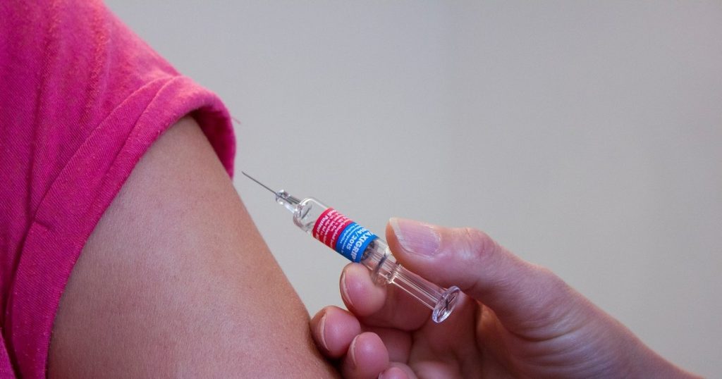 Obligativitatea vaccinării încinge din nou spiritele. O eventuală lege, discutată pe la colțuri