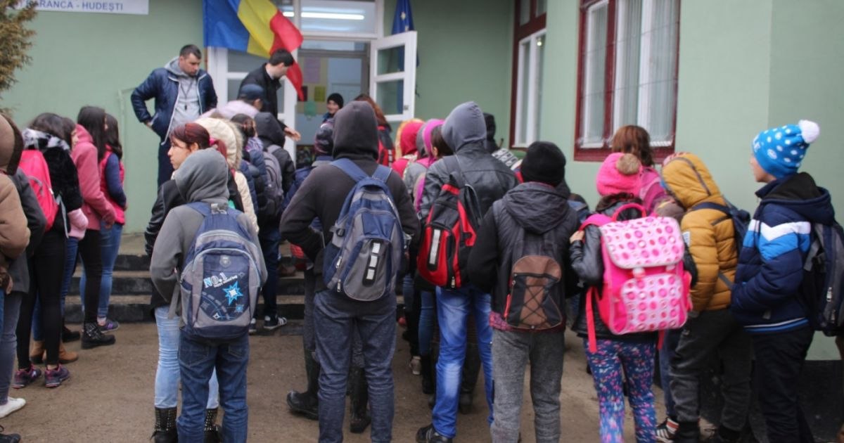 Romania for children who remain without school: Parents do not give two cents on education, and the little ones dream of working abroad from the 7th grade