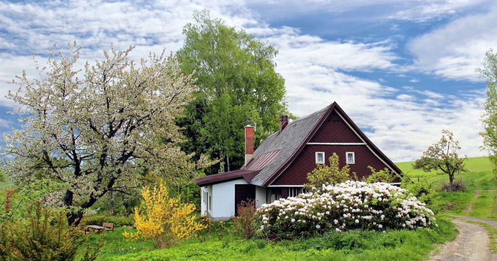 The EU country where Romanians flock to buy houses cheaper than a garage in Romania. "For us it would cost 200,000-300,000 euros"