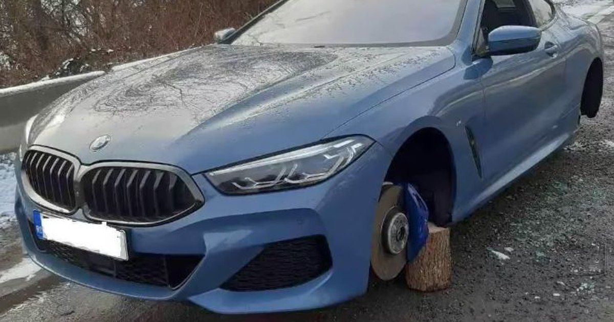 The increasingly common phenomenon by which some drivers want to get rich. They destroy their own car and stage thefts