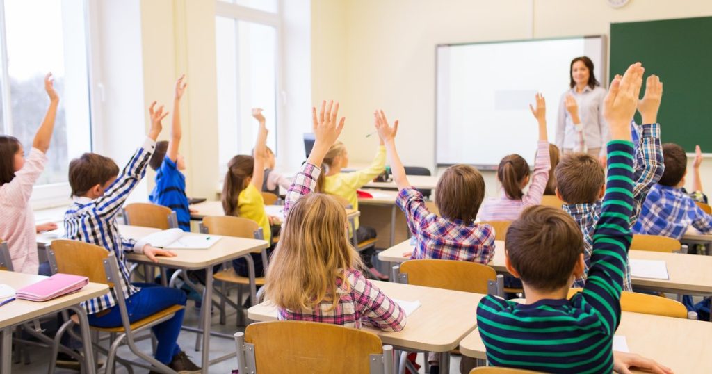The payment of school scholarships has been delayed. When will the students receive their money