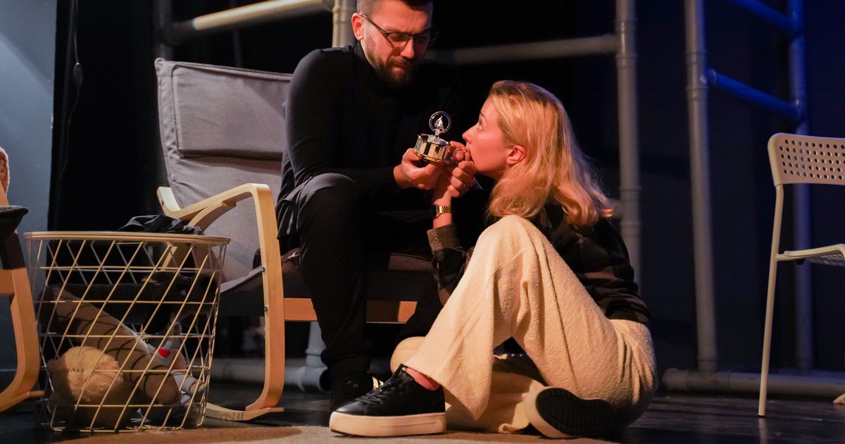 The show "Orphans", performances dedicated to teenagers and debates with the artistic team