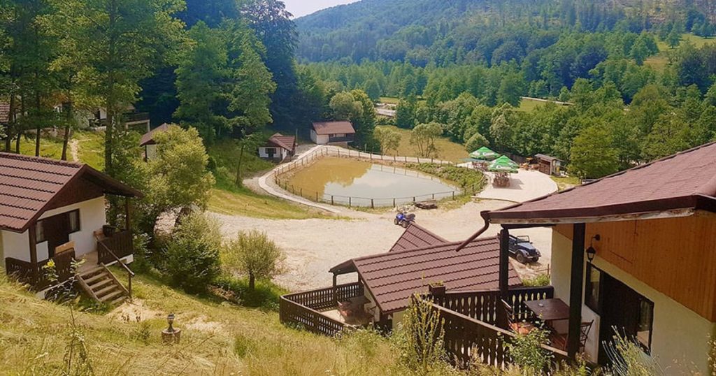 The story of the "Satu' Muscelean" complex, the place where tourists can experience country life in their own traditional cottage