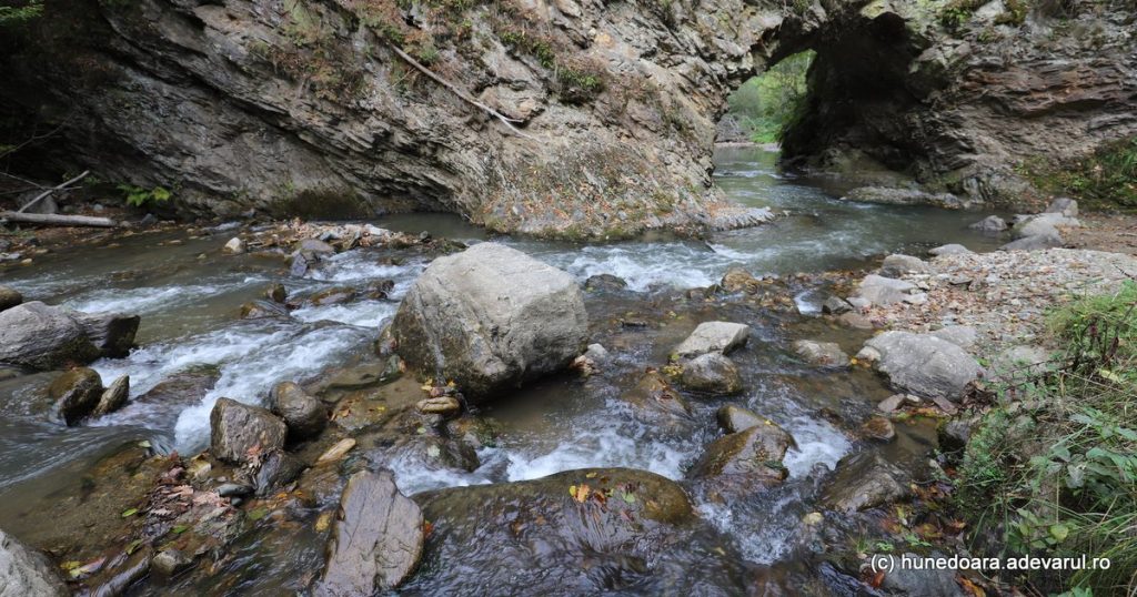 Video Cheile Cernei, the most spectacular strait in the Poiana Ruscă Mountains. The fate of the emblematic place of the foresters
