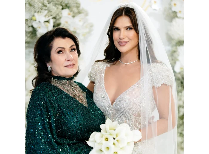 Monica Bârlădeanu, together with her mother PHOTO: Personal archive/FB