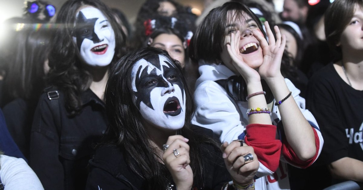 Why we give candy on Halloween. Traditions found in different parts of the world