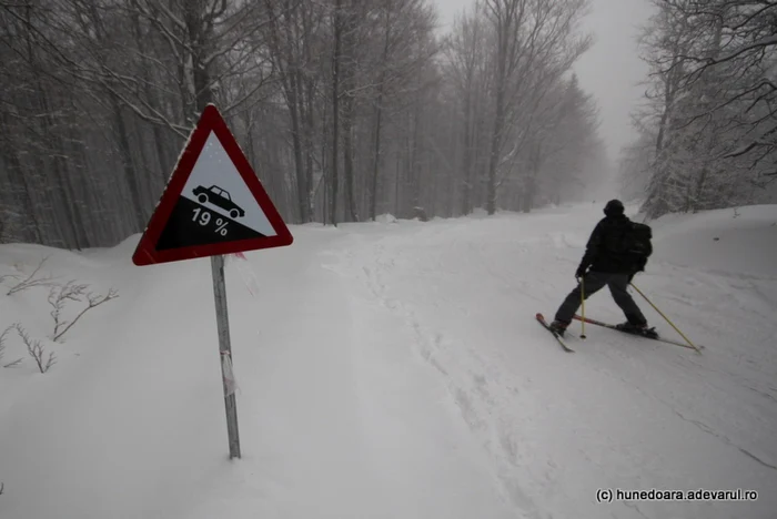 The road to Pasul Vâlcan, in winter. Photo: Daniel Guță