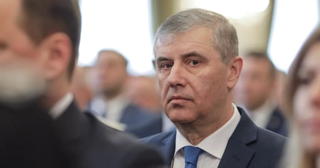 General Lucian Pahonțu, head of the SPP, transferred to the reserve, but remains in office