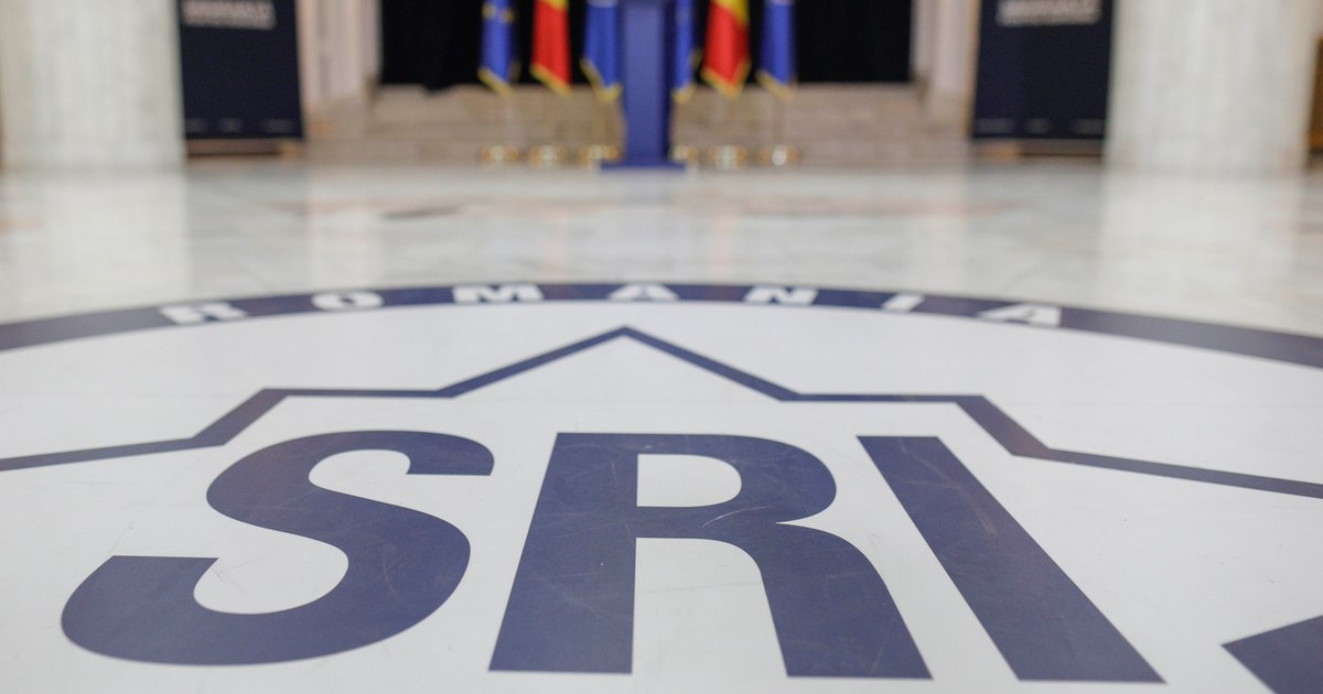 Job ad posted by SRI: "You won't be in the spotlight, you won't know fame and gratitude." Reactions: "Well, I already have these!"